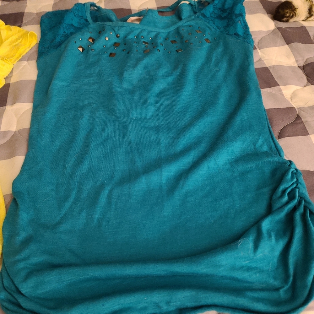 Summer Top Bundle - image 3